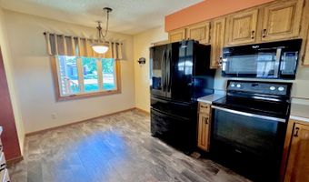 209 10th Ave NW, Bowman, ND 58623