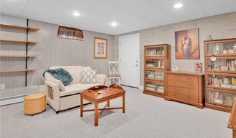 7 Daisy Ln, Coventry, RI 02816