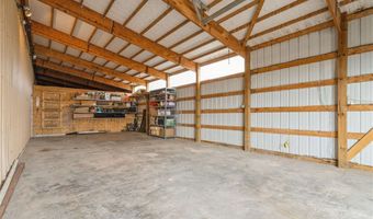 5276 Oakcrest Hill Rd SE, Riverside, IA 52327