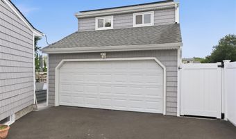 12 S Bay Ave, Amityville, NY 11701