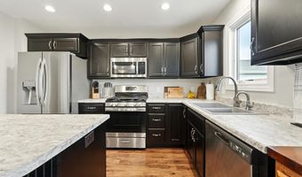 1308 Hideaway Dr, Auburn, IN 46706
