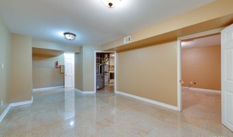 1233 N Hickory Trl, Addison, IL 60101