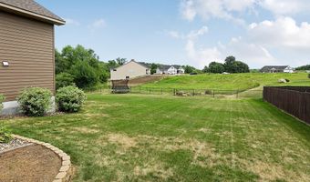 105 Estate Dr, Avon, MN 56310