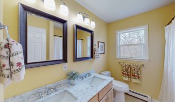 20 Driftway Rd, Danbury, CT 06811
