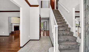 465 Redwood Forest Dr, Ballwin, MO 63021