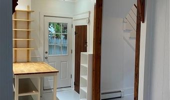 15 Clinton Ave 2, Newport, RI 02840