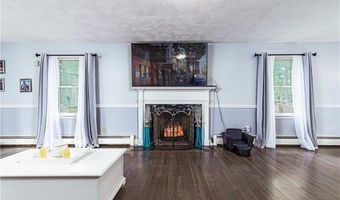 44 Heritage Dr, Warwick, RI 02818