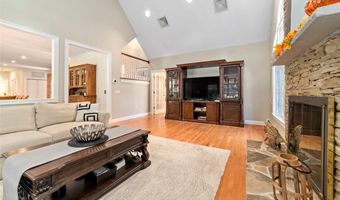 273 Finch Ln, North Kingstown, RI 02874