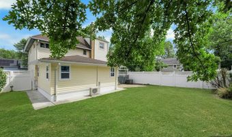 556 Sandra Pl, Teaneck, NJ 07666
