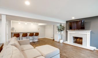 8217 CINDY Ln, Bethesda, MD 20817