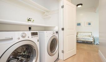 78 Rhode Island Ave 6, Newport, RI 02840