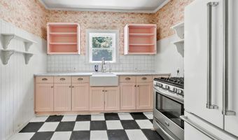 13 Hoyt Rd, Bethel, CT 06801