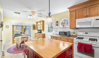 146 Bay View Ave, Bristol, RI 02809