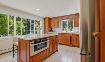 191 Stanavage Rd, Colchester, CT 06415