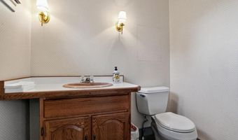 3 HIDDEN Ln, Abington, PA 19001