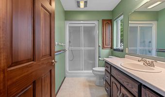 923 W WINDTREE Dr, Appleton, WI 54914