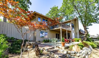 290 Skycrest Dr, Ashland, OR 97520
