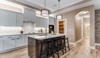 7726 E Turquoise, Bel Aire, KS 67226