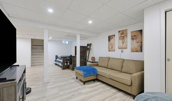 5 County St, Berkley, MA 02779
