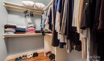 28 Trafalgar Cir, Asheville, NC 28805