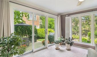 1653 N Belmont Ct, Arlington Heights, IL 60004