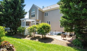 2385 WATTERS Gln, Falls Church, VA 22043