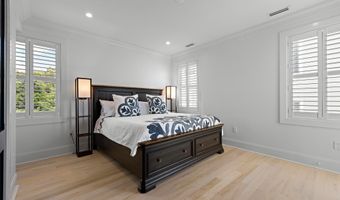 27 THIRD St, Beach Haven, NJ 08008