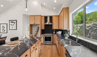 3060 Ashland Mine Rd, Ashland, OR 97520