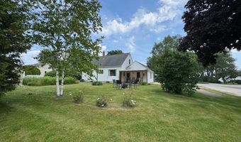 305 Lakeview Dr, Algoma, WI 54201