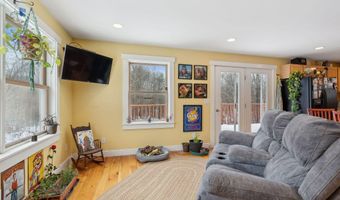 30 Pine Tree Ln, Augusta, ME 04330