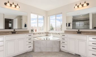 1149 Kingsmill Dr, Algonquin, IL 60102