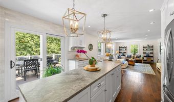 292 Summerhill Dr, Aurora, OH 44202