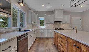 3007 W Lake Jessie Dr SE, Alexandria, MN 56308