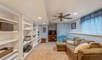 410 Oakwood Ct, Altoona, IA 50009
