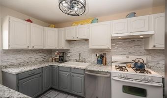 9305 Cloverhurst Dr, Affton, MO 63123