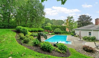 17 Greyledge Dr, Albany, NY 12211