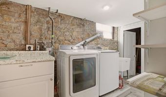 8 Champlin St, Newport, RI 02840