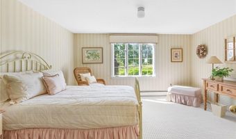 429 Woonsocket Hill Rd, North Smithfield, RI 02896