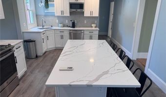 35 Elm St B, Newport, RI 02840
