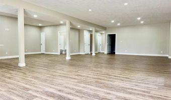 803 Spyglass Hill Dr, Bedford, IN 47421