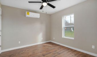 930 Porter Ave, Aurora, MO 65605