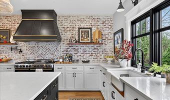 16 Blacks Lndg, Belfast, ME 04915
