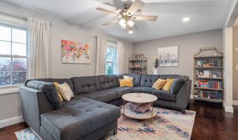 3 Oaks Ct, Albany, NY 12203