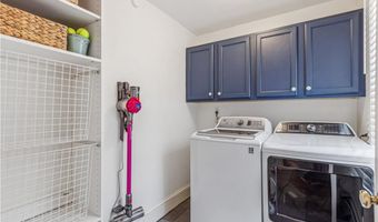 101 County Rd, Barrington, RI 02806