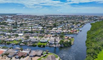6531 SANTIAGO Ct, Apollo Beach, FL 33572