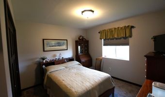 1127 NE 32nd Ave, Aberdeen, SD 57401