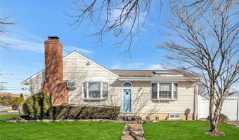 262 N 7th St, Bethpage, NY 11714