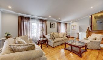4 Lee Cir, Bloomfield, CT 06002