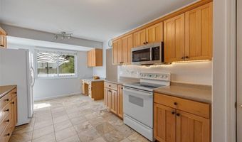 380 Genoa Dr, Ballwin, MO 63021