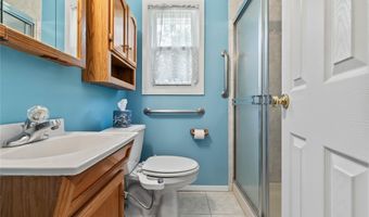 5 Daisy Ct, Airmont, NY 10901
